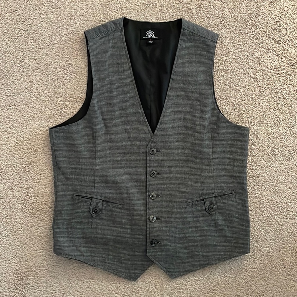 Gray melange 5-button vest with tab-closed pockets